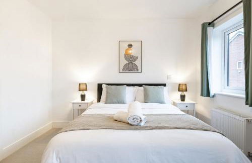 Heathrow House with Parking - Sleeps 5 near M25, Virginia Water, Thorpe Park & Legoland, Mid To Long Term Bookings Welcome - Foto 14