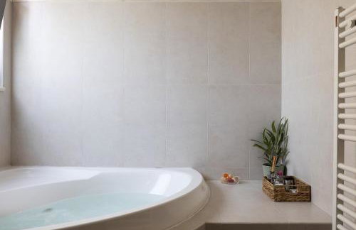 Hestia Grey Villa with Guest House & Private Pool - Foto 24