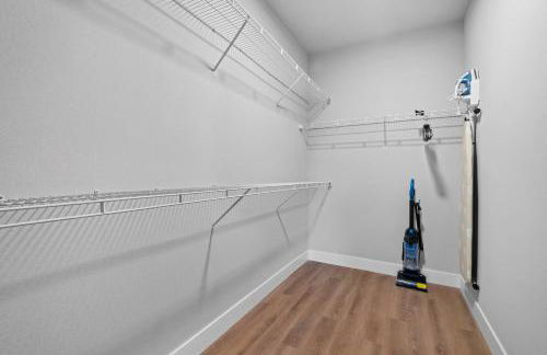 Modern King BR, Sectional, Pool, Gym, Near U of A - Foto 20