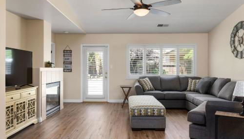 Relaxing 4BR 2BA Sleeps 8 Family Friendly - Photo 4