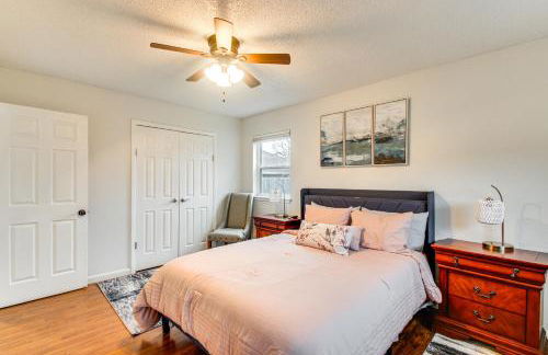 5 Mi to Museum of the Great Plains Home with Patio - Foto 10