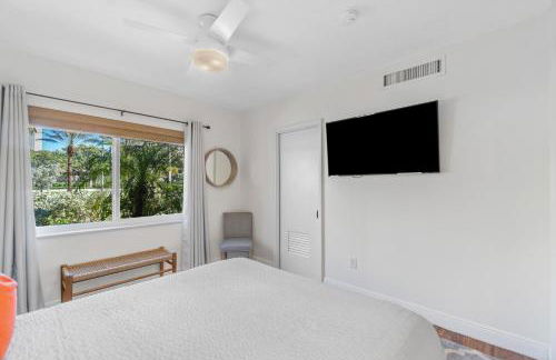 Across from Beach- 3 Master Suites, Heated Pool & Spa, Tanning Ledge, Golden Tee - by Maven Vacation Rentals - Foto 27