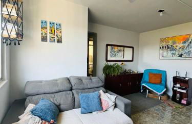 Quarto com ar condicionado em apt compartilhado e estacionamento grátis - Foto 2