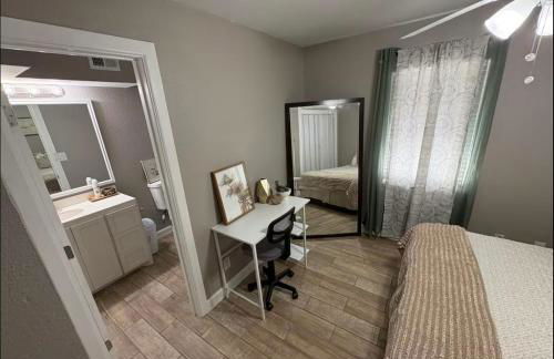 2 BR 2 Bath Airport SpaceX LNG WashDry Deck Pets - Photo 4