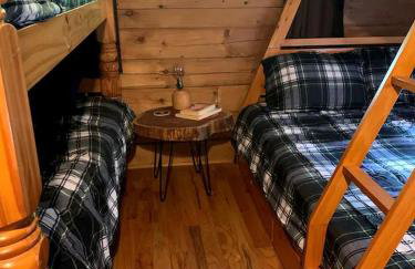 Cozy Cabin near Lake Ontario Ideal for a Family Retreat - Photo 7