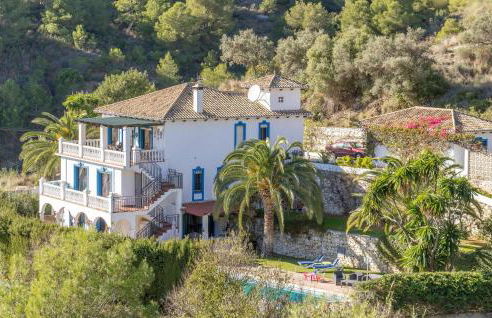 Lilia Barajas - Photo 17