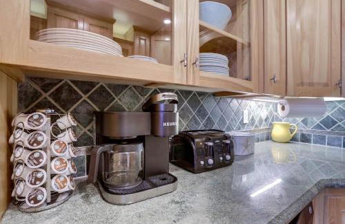 Stunning Ocean View Home w Rooftop Terrace, Firepit, Fast Wifi, AC & Parking! - Foto 12