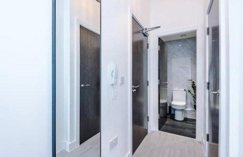 Modern 1BR Apartment in Central Warrington - Foto 22