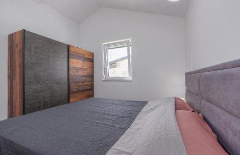 Beautiful Apartment In Prizna With Wifi - Photo 24