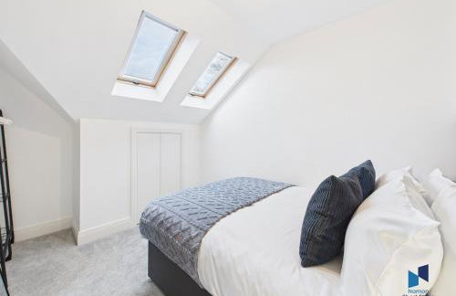 Luxurious 4-Bed Home, Sleeps 12, Free Parking - Foto 6