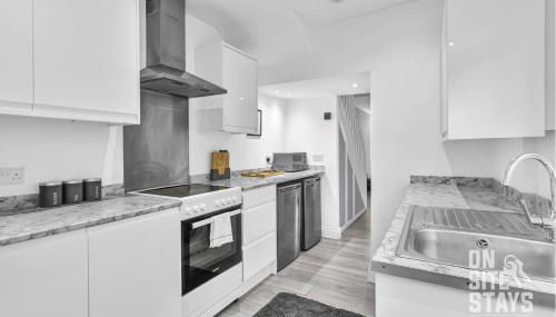 OnSiteStays - Large 3 bedroom, 2 bathroom, driveway, Garden, Sleeps 6 Comfortably - Foto 2