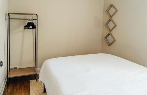 Spacious 2BR Apartment near Airport - Central Charming - Foto 17