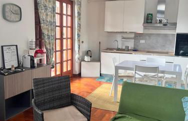 Casa di Zoe apartment - Punto di sosta x bikes auto e moto a 20 minuti dall'autostrada - parcheggio privato - giardino con barbecue - - Foto 7