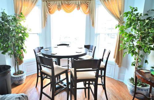 Stone Mansion Sleeps 10-20 Free TV & Parking - Foto 3