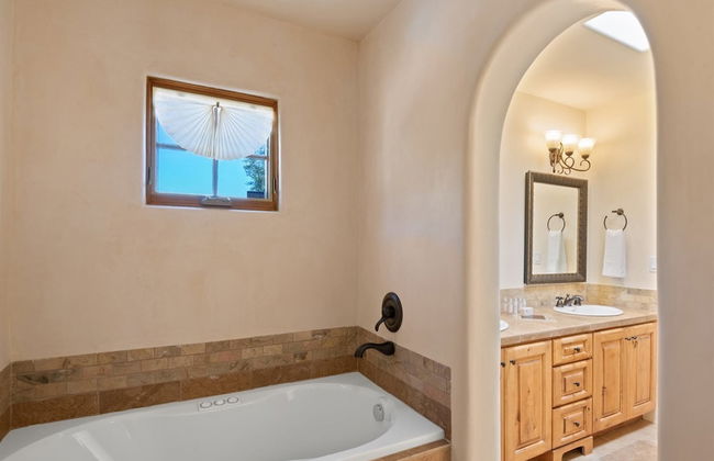 Casa Nona - Pristine Home in the Railyard District, Walk to The Plaza - Photo 23