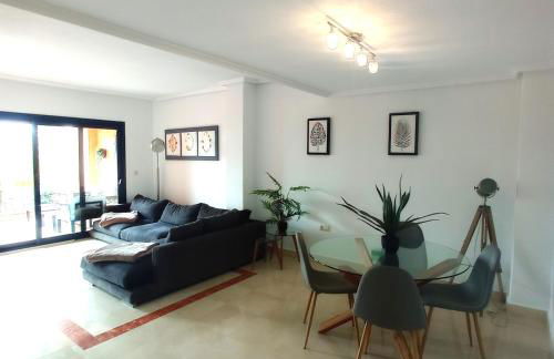 Luxury large 2 bedroom Apartment 10 min walk to Villamartin Plaza - Foto 12