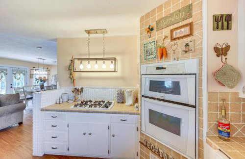 Fire Pit and Patios Peaceful Alto Getaway! - Foto 7