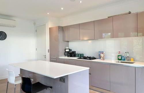 Sleek 3-bedroom flat with Balcony, Lift access, FREE WiFi in Southwark, Borough near The Shard by NourNest Apartments - Foto 14