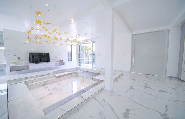 EL AMO LAKEVIEW VILLA - Photo 2