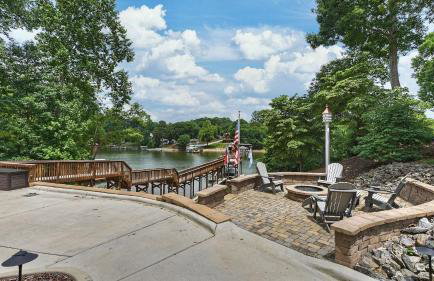 Lakefront w/ Private Dock + Hot Tub Pontoon Rental Butler Bliss by Avantstay - Foto 68