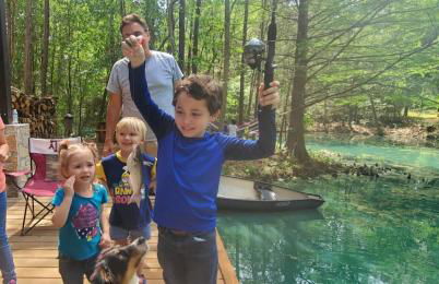 Waterfront Lonestar Cabin in a Magical Forest - Foto 17