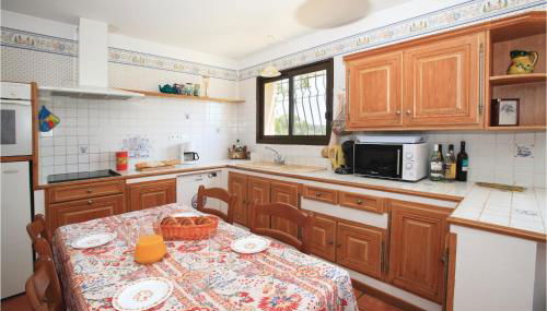 4 Bedroom Awesome Home In Roquebrun - Foto 5