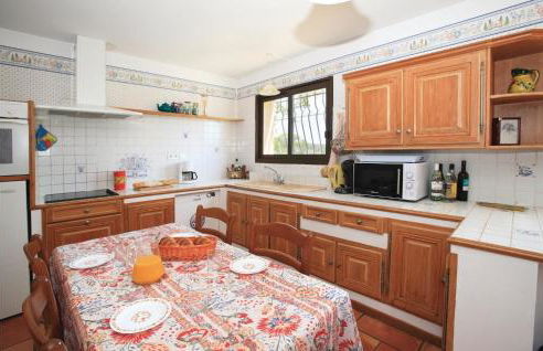 4 Bedroom Awesome Home In Roquebrun - Foto 5