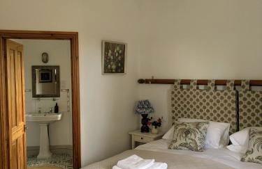 Courtyard Cottage - Photo 87