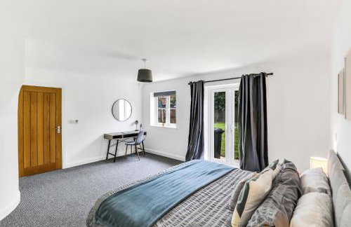 Comfortable 3-Bed Dormer Bungalow Family & Business Friendly - Photo 7