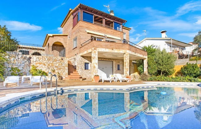 Sotet in Vidreres With 4 Bedrooms and 2 Bathrooms - Photo 1