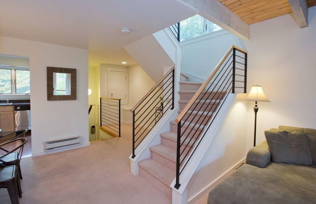 2BR Topnotch Condo - Photo 9