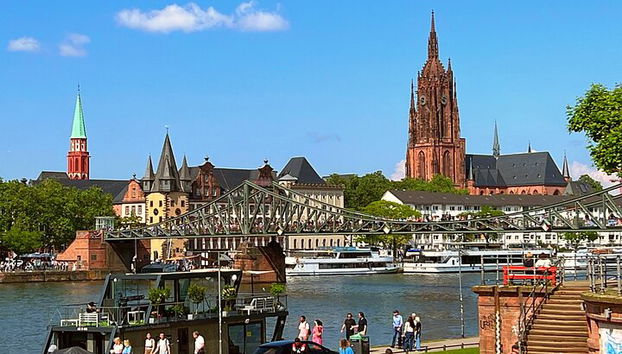 Discover the Heart of Frankfurt - City Tour in German - Photo 2, View of the Main with the Iron Bridge, the Old Town and the Imperial Cathedral