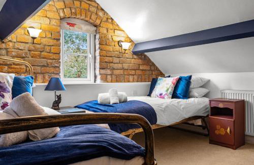 Charming 2-BR Cottage in Stonehouse with Courtyard Garden and Log Fire - Foto 21