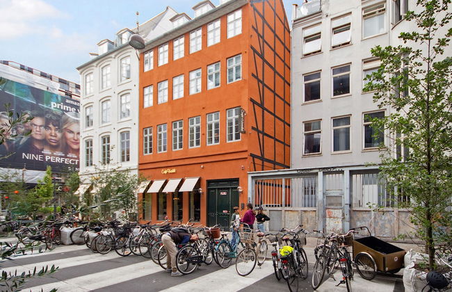 Sanders Regent Adorable 1 Bdr Apt w Terrace - Photo 19