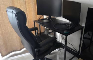 Villa Emma - Modern Bungalow with EV Point, Free Parking & Workspace - Photo 3