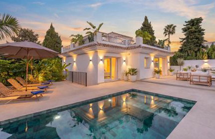 VACATION MARBELLA I Villa Ava, Private Heated Pool, Rooftop Hot Tub, Sauna, Luxury Interior, Golf and Sea Nearby - Foto 1