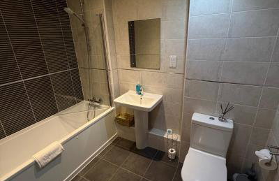 Central Liverpool 2-Bed Balcony Apartment by StaySavvy Accommodation - Photo 21