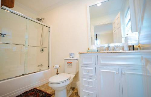 Spacious Coastal Retreat in Buzzards Bay, Quiet & Family-Friendly - Foto 61