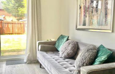 Central MK Home, Garden and Free Private Driveway Parking! 4 Beds Fully Equipped Train station 5 Mins - Photo 10