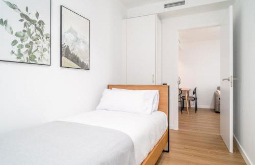 Limehome Barcelona Plaça Pirineus - Photo 54