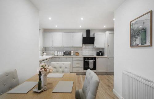 Milton Keynes 3BR, Stylish Home, Sleeps 5, Families Stays, Parking , Free WiFi - Photo 19