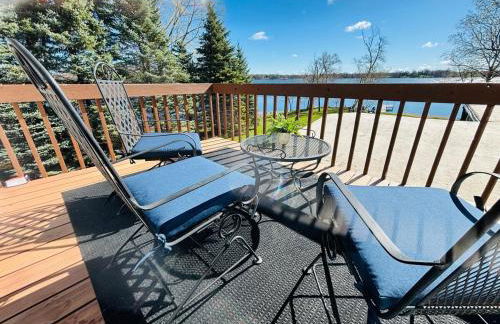 Lake Escape with paddle boards, fire pit & game room - Foto 10
