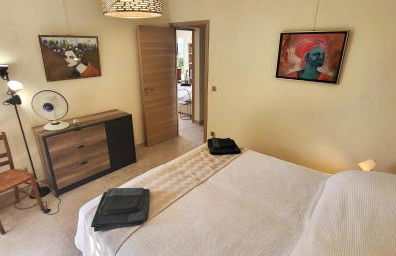 "La Colombe sous les Oliviers" Gîte jusqu'à 4 personnes - 75m2 - Sur Boooking - Rez de jardin Piscine Vue mer et lac - Foto 34