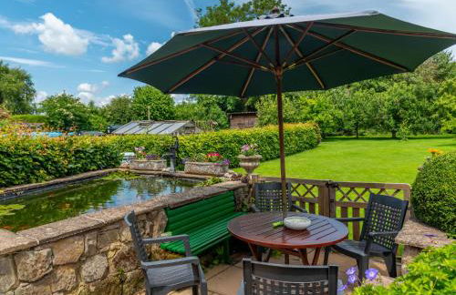 The Owl House with swimming pool and private hot tub - Foto 33