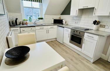 Willesden, Apartment 2, A beautifully furnished and spacious apartment located in the heart of Llandudno - Photo 16