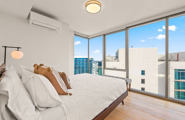 Sky Ala Moana 4209 2 Bedroom Condo by RedAwning - Photo 2