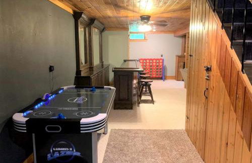 Log Cabin with a Hot Tub in Ellicottville, For Magical Glamping Escapes in New York - Foto 22