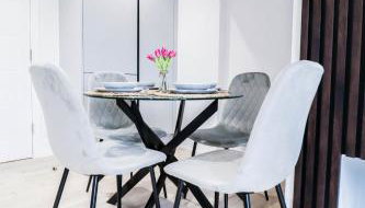 The Booker Retreat - Bright 1BR Top Floor Apt with Free Secure Underground Parking - Foto 2