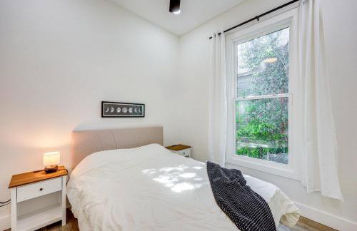 1 Mi to Dtwn San Antonio Sleek Bungalow with Yard! - Foto 22