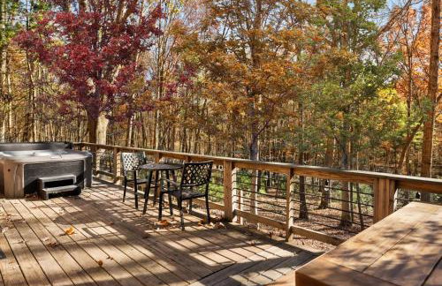 Cozy Cabin w Lake, Hot Tub, Huge Deck & Fire Pit - Foto 34